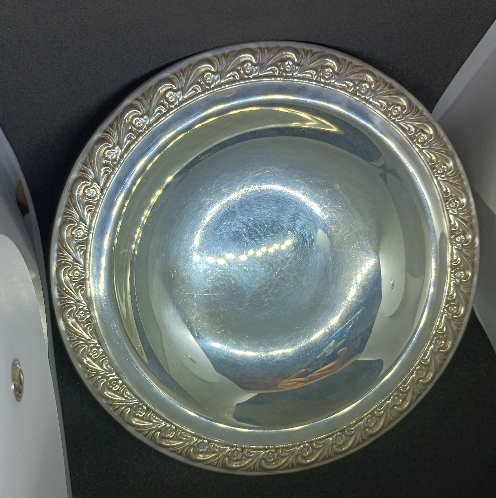 WM Rogers 748 Elegant Silverplated Nut‎ Bowl 7.5"